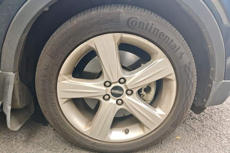 Used Lincoln MKC 2016 2.0T Two-Wheel Drive Deluxe Edition Right Front Wheel Hub