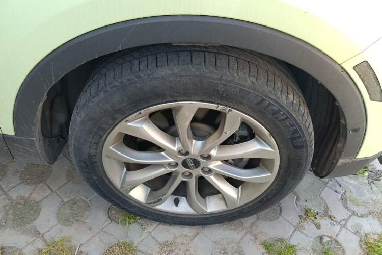 Used Lincoln MKC 2016 2.0T Two-Wheel Drive Luxury Edition Right Front Wheel Hub