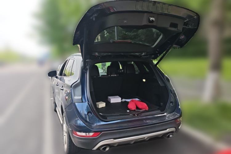 Used Lincoln MKC 2016 2.0T Two-Wheel Drive Deluxe Edition Trunk