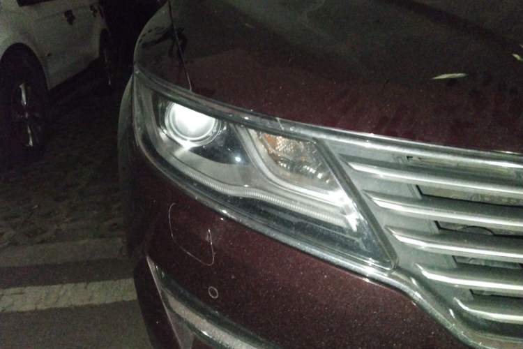 Used Lincoln MKC 2016 2.0T Four-Wheel Drive Prestige Edition Right Front Headlight