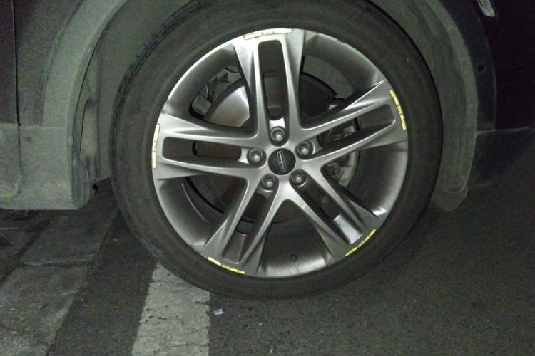 Used Lincoln MKC 2016 2.0T Four-Wheel Drive Prestige Edition Right Front Wheel Hub