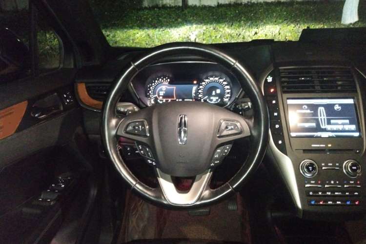 Used Lincoln MKC 2016 2.0T Four-Wheel Drive Prestige Edition Steering Wheel