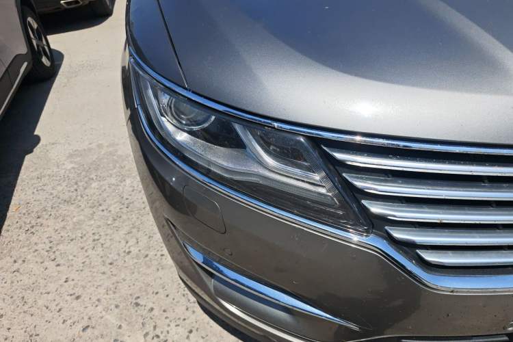 Used Lincoln MKC 2016 2.0T Two-Wheel Drive Luxury Edition Right Front Headlight