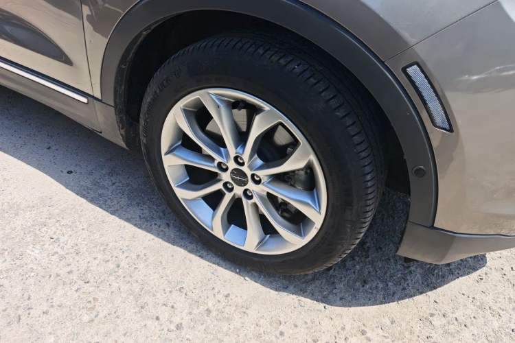 Used Lincoln MKC 2016 2.0T Two-Wheel Drive Luxury Edition Right Front Wheel Hub