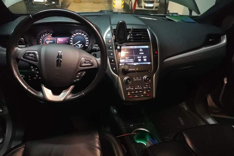 Used Lincoln MKC 2016 2.0T Two-Wheel Drive Deluxe Edition Center Console