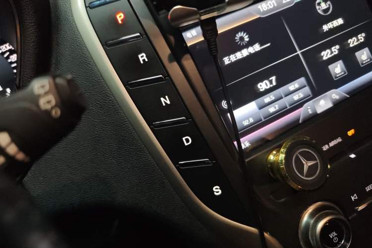 Used Lincoln MKC 2016 2.0T Two-Wheel Drive Deluxe Edition Gear Lever