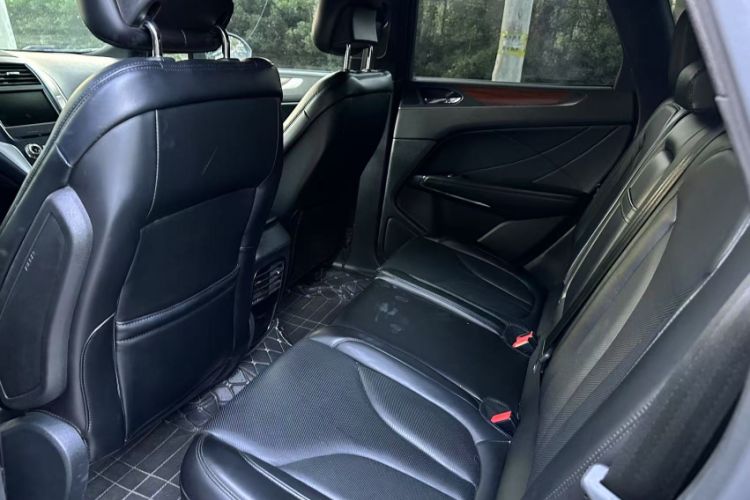 Used Lincoln MKC 2016 2.0T Four-Wheel Drive Luxury Edition Interior 3