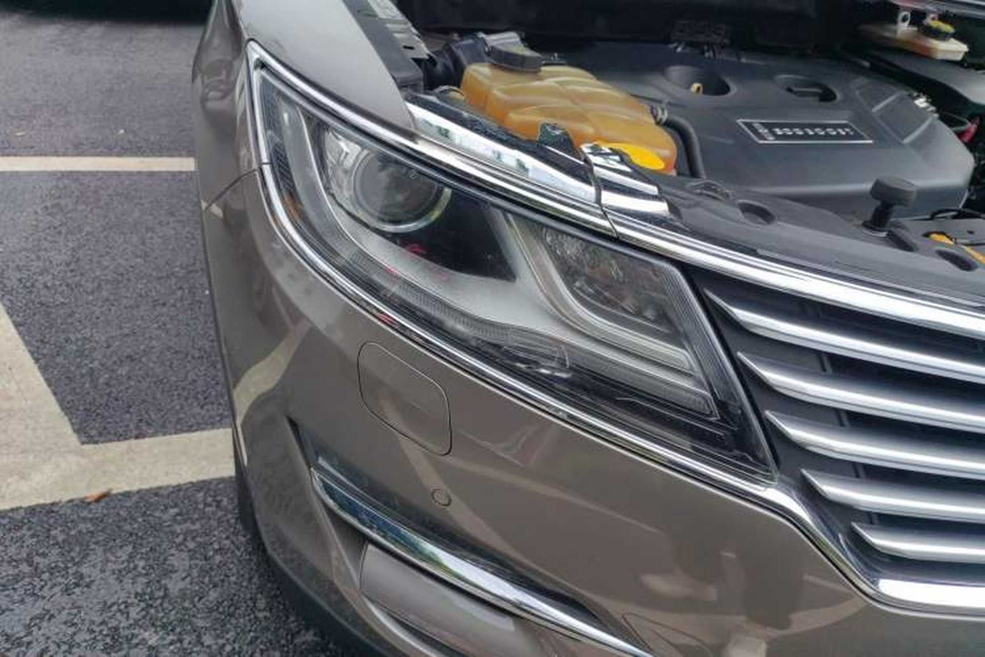 Used Lincoln MKC 2016 2.0T Two-Wheel Drive Luxury Edition Right Front Headlight