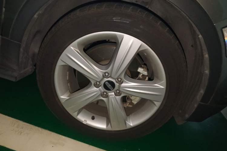 Used Lincoln MKC 2016 2.0T Two-Wheel Drive Deluxe Edition Right Front Wheel Hub