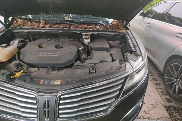 Used Lincoln MKC 2016 2.0T Two-Wheel Drive Deluxe Edition Engine Bay Left