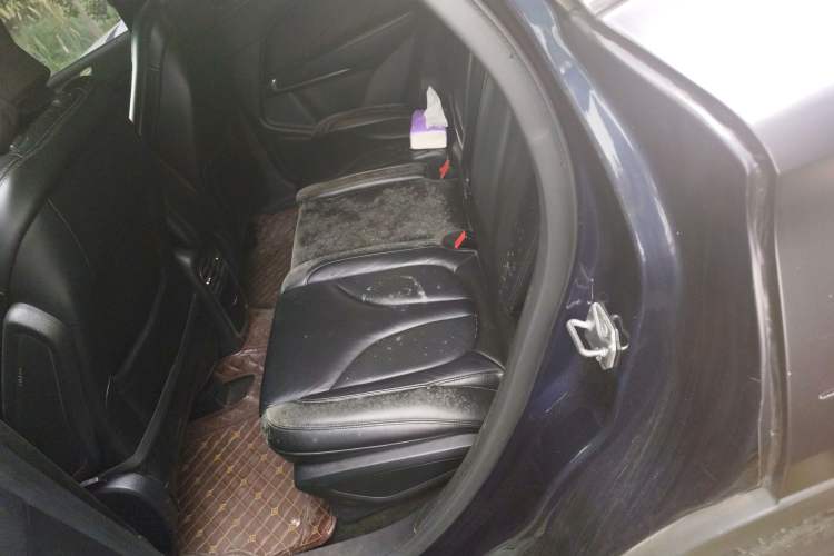 Used Lincoln MKC 2016 2.0T Two-Wheel Drive Deluxe Edition Left Rear Seat