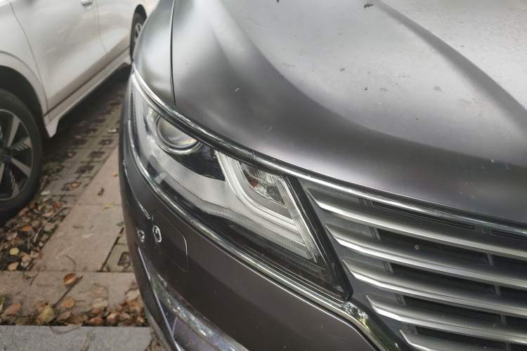 Used Lincoln MKC 2016 2.0T Two-Wheel Drive Deluxe Edition Right Front Headlight