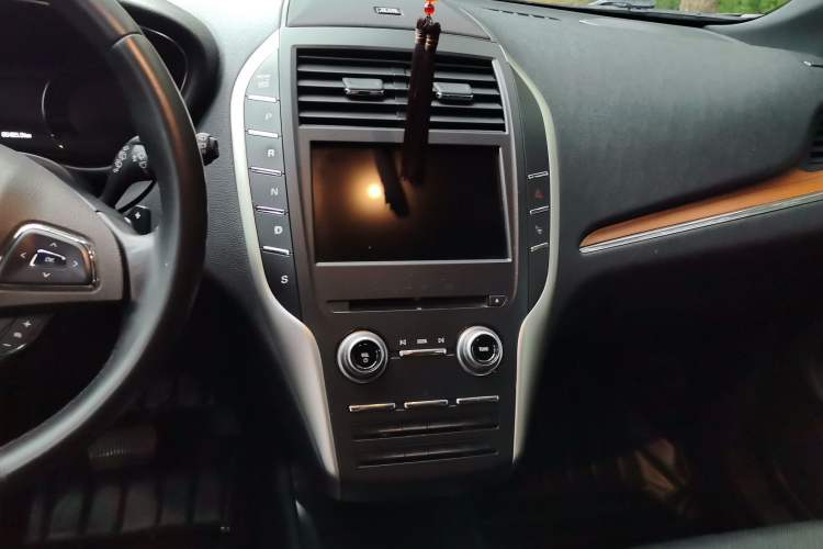 Used Lincoln MKC 2016 2.0T Four-Wheel Drive Luxury Edition Audio And AC Panel