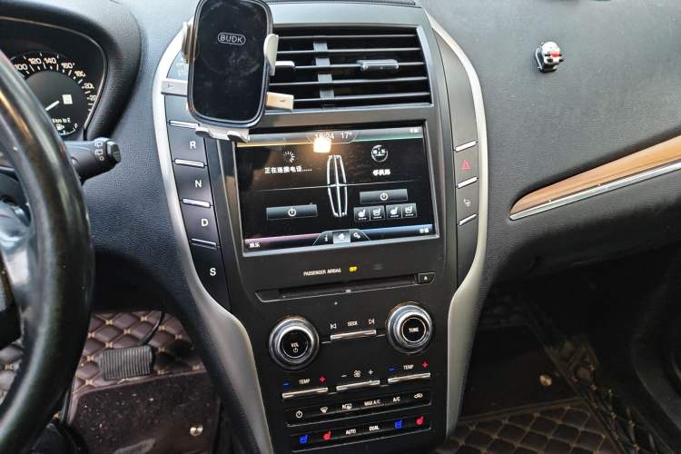 Used Lincoln MKC 2016 2.0T Four-Wheel Drive Luxury Edition Audio And AC Panel