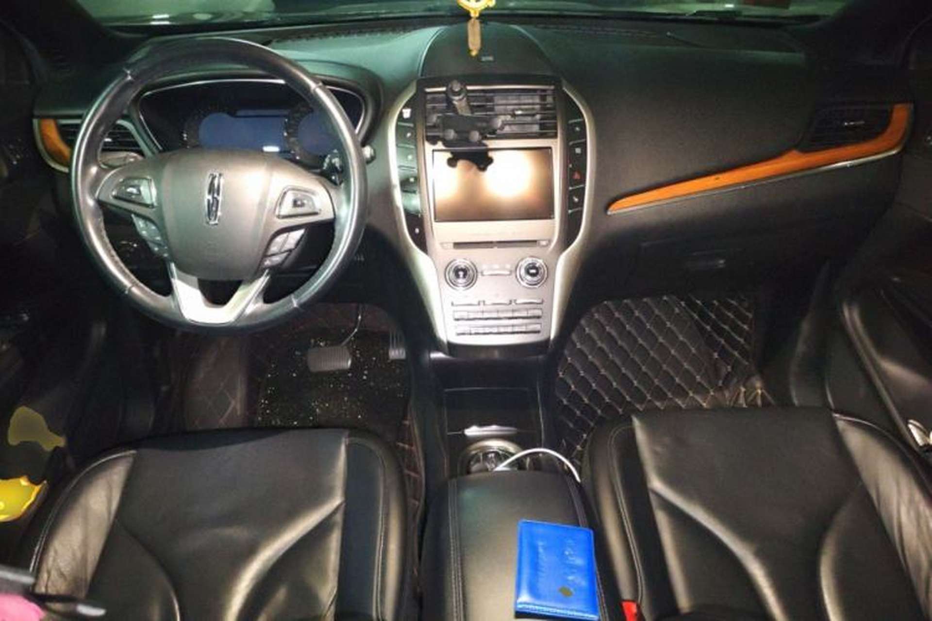 Used Lincoln MKC 2016 2.0T Four-Wheel Drive Luxury Edition Center Console