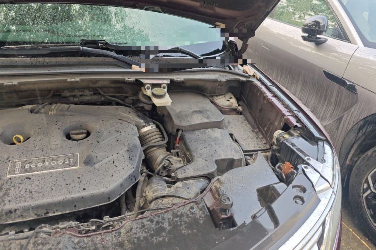 Used Lincoln MKC 2016 2.0T Two-Wheel Drive Deluxe Edition Engine Bay Left