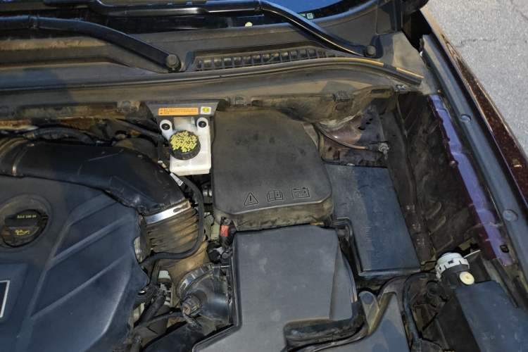 Used Lincoln MKC 2016 2.0T Four-Wheel Drive Luxury Edition Engine Bay Left