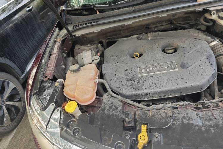 Used Lincoln MKC 2016 2.0T Two-Wheel Drive Deluxe Edition Engine Bay Right