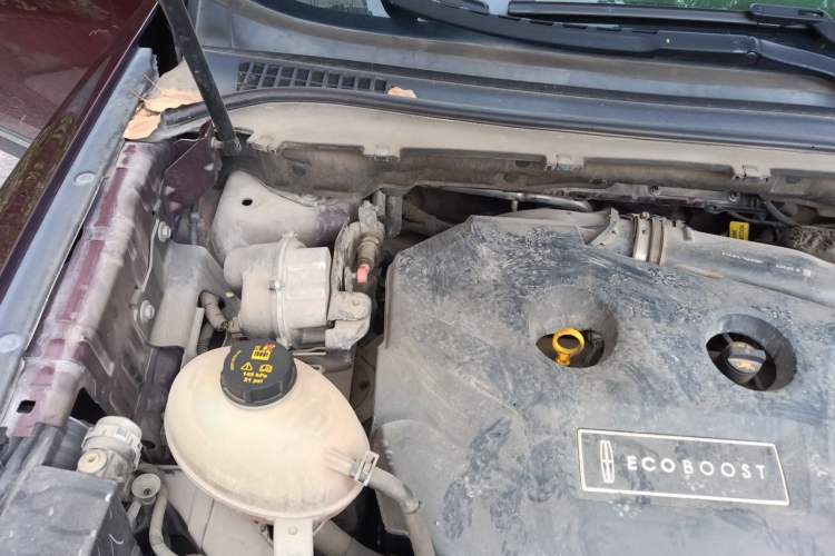 Used Lincoln MKC 2016 2.0T Two-Wheel Drive Deluxe Edition Engine Bay Right