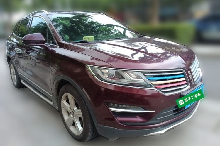 Used Lincoln MKC 2016 2.0T Two-Wheel Drive Deluxe Edition Front Right 45 Deg