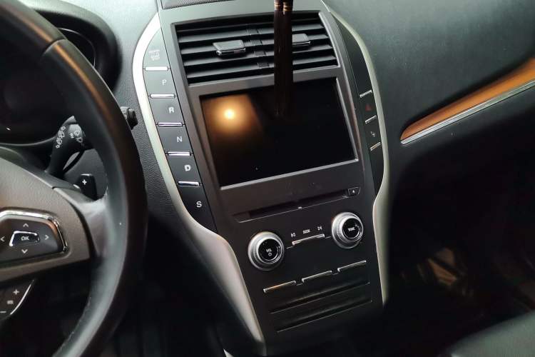 Used Lincoln MKC 2016 2.0T Four-Wheel Drive Luxury Edition Gear Lever