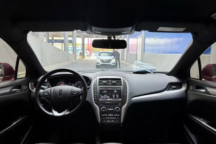 Used Lincoln MKC 2016 2.0T Two-Wheel Drive Deluxe Edition Interior 1