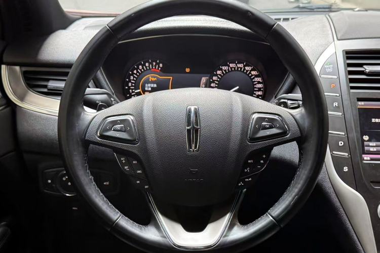 Used Lincoln MKC 2016 2.0T Two-Wheel Drive Deluxe Edition Interior 2