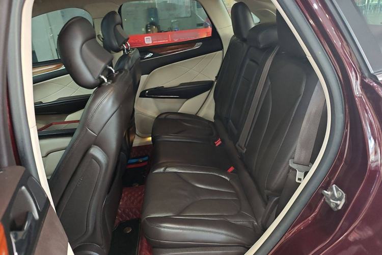 Used Lincoln MKC 2016 2.0T Four-Wheel Drive Luxury Edition Interior 4