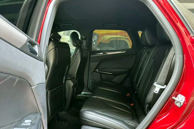 Used Lincoln MKC 2016 2.0T Two-Wheel Drive Deluxe Edition Interior 5
