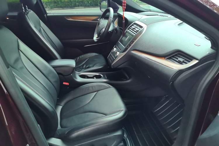 Used Lincoln MKC 2016 2.0T Four-Wheel Drive Luxury Edition Interior 5