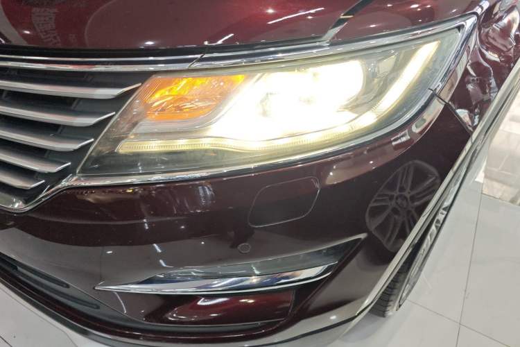 Used Lincoln MKC 2016 2.0T Four-Wheel Drive Luxury Edition Left Front Headlight