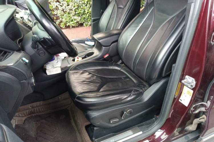 Used Lincoln MKC 2016 2.0T Two-Wheel Drive Deluxe Edition Left Front Seat