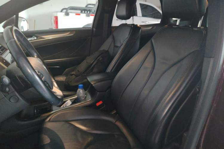Used Lincoln MKC 2016 2.0T Two-Wheel Drive Deluxe Edition Left Front Seat