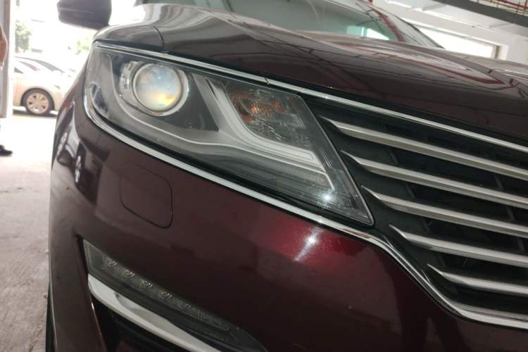 Used Lincoln MKC 2016 2.0T Two-Wheel Drive Deluxe Edition Right Front Headlight