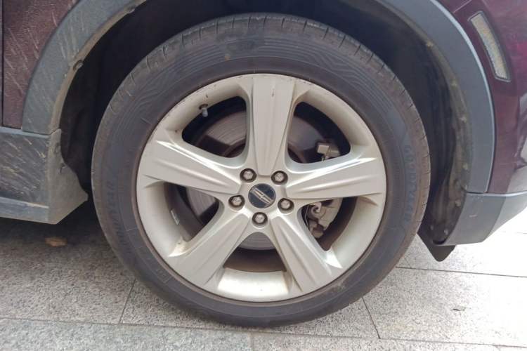 Used Lincoln MKC 2016 2.0T Two-Wheel Drive Deluxe Edition Right Front Wheel Hub