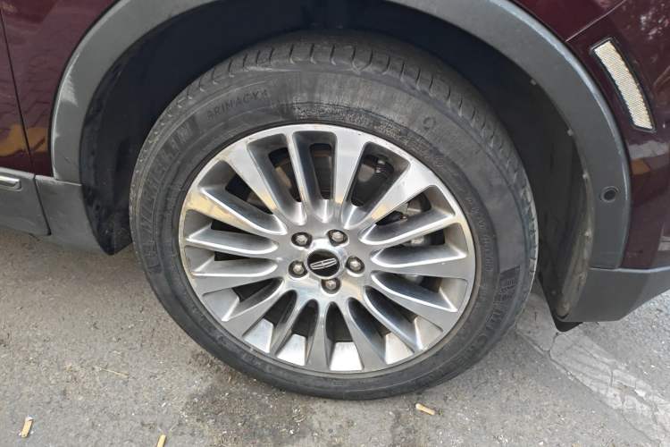 Used Lincoln MKC 2016 2.0T Four-Wheel Drive Luxury Edition Right Front Wheel Hub