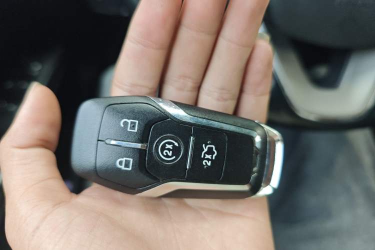 Used Lincoln MKC 2016 2.0T Two-Wheel Drive Deluxe Edition Vehicle Key