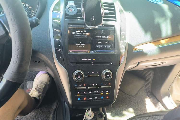 Used Lincoln MKC 2016 2.0T Four-Wheel Drive Luxury Edition Audio And AC Panel