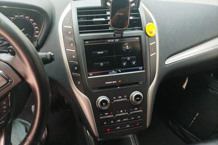 Used Lincoln MKC 2016 2.0T Two-Wheel Drive Deluxe Edition Audio And AC Panel