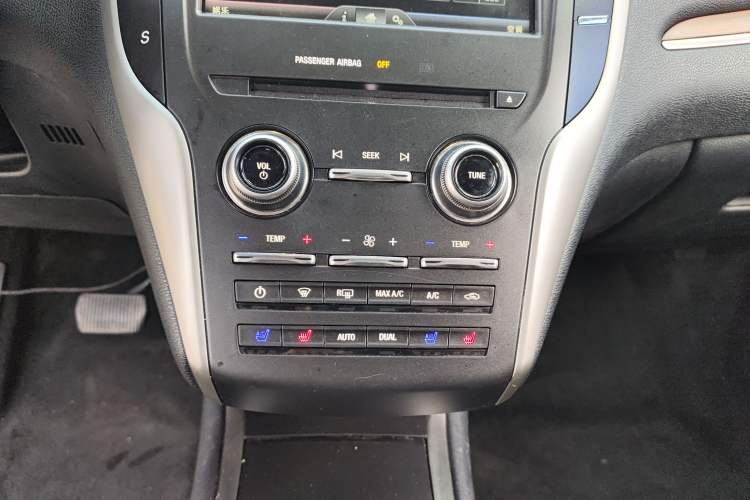 Used Lincoln MKC 2016 2.0T Four-Wheel Drive Luxury Edition Audio And AC Panel