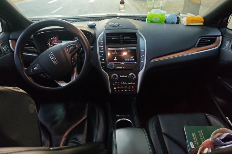 Used Lincoln MKC 2016 2.0T Four-Wheel Drive Luxury Edition Center Console
