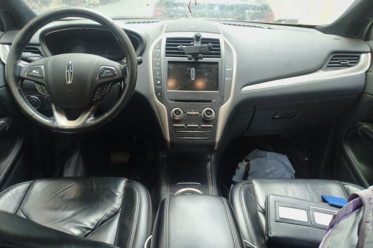 Used Lincoln MKC 2016 2.0T Two-Wheel Drive Deluxe Edition Center Console