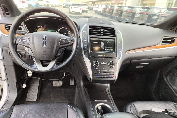 Used Lincoln MKC 2016 2.0T Four-Wheel Drive Luxury Edition Center Console