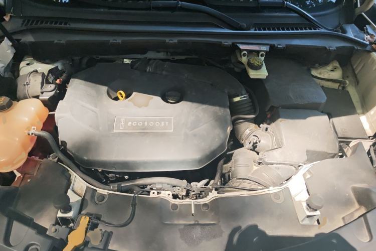 Used Lincoln MKC 2016 2.0T Two-Wheel Drive Deluxe Edition Engine Bay