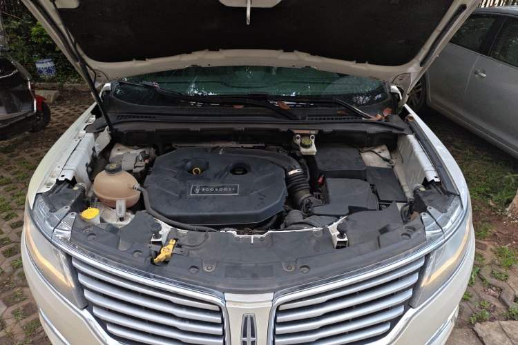 Used Lincoln MKC 2016 2.0T Two-Wheel Drive Luxury Edition Engine Bay