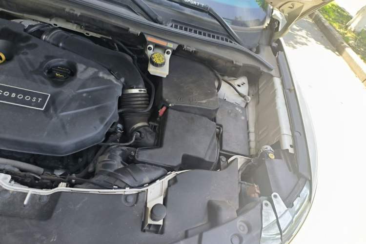 Used Lincoln MKC 2016 2.0T Four-Wheel Drive Luxury Edition Engine Bay Left