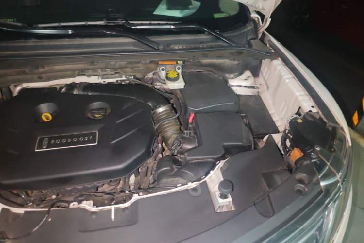 Used Lincoln MKC 2016 2.0T Four-Wheel Drive Luxury Edition Engine Bay Left