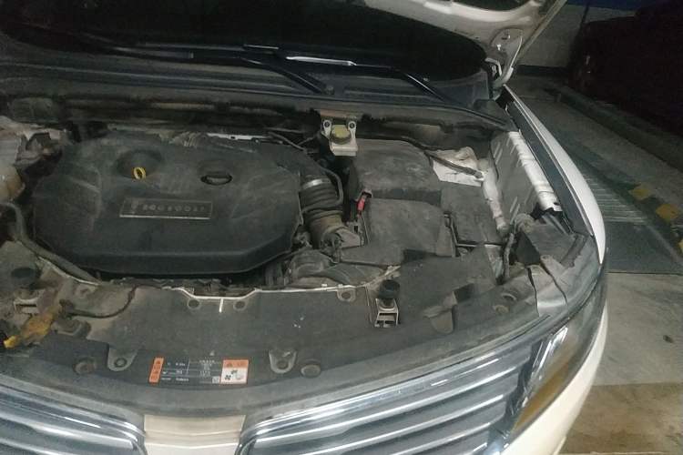 Used Lincoln MKC 2016 2.0T Two-Wheel Drive Luxury Edition Engine Bay Left