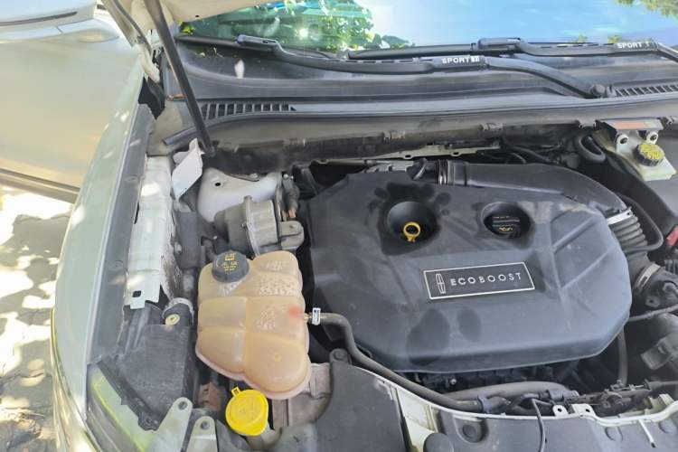 Used Lincoln MKC 2016 2.0T Four-Wheel Drive Luxury Edition Engine Bay Right