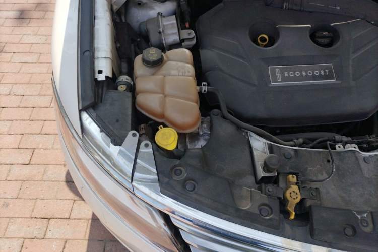 Used Lincoln MKC 2016 2.0T Two-Wheel Drive Deluxe Edition Engine Bay Right